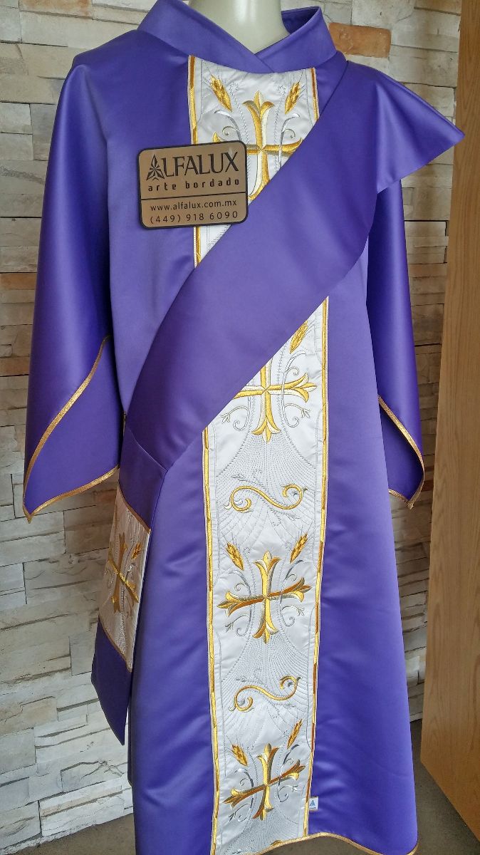 11 CATEDRAL Morado Dalmatica 345 